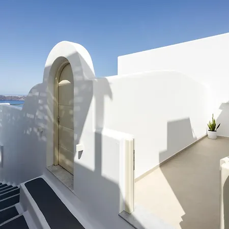 Caldera Jewel Santorini Firostefani